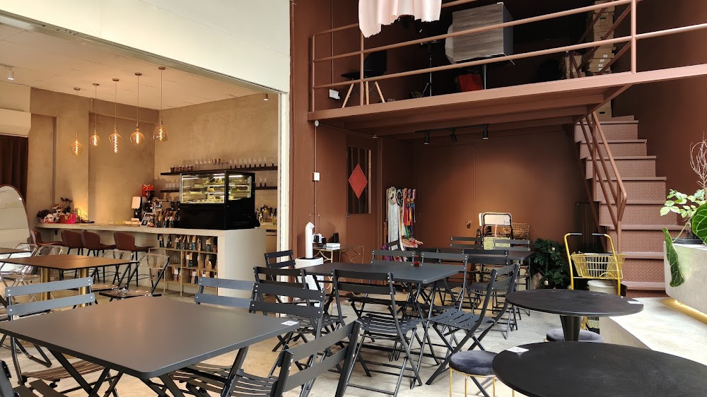 W PLACE | Pet-Friendly Cafe